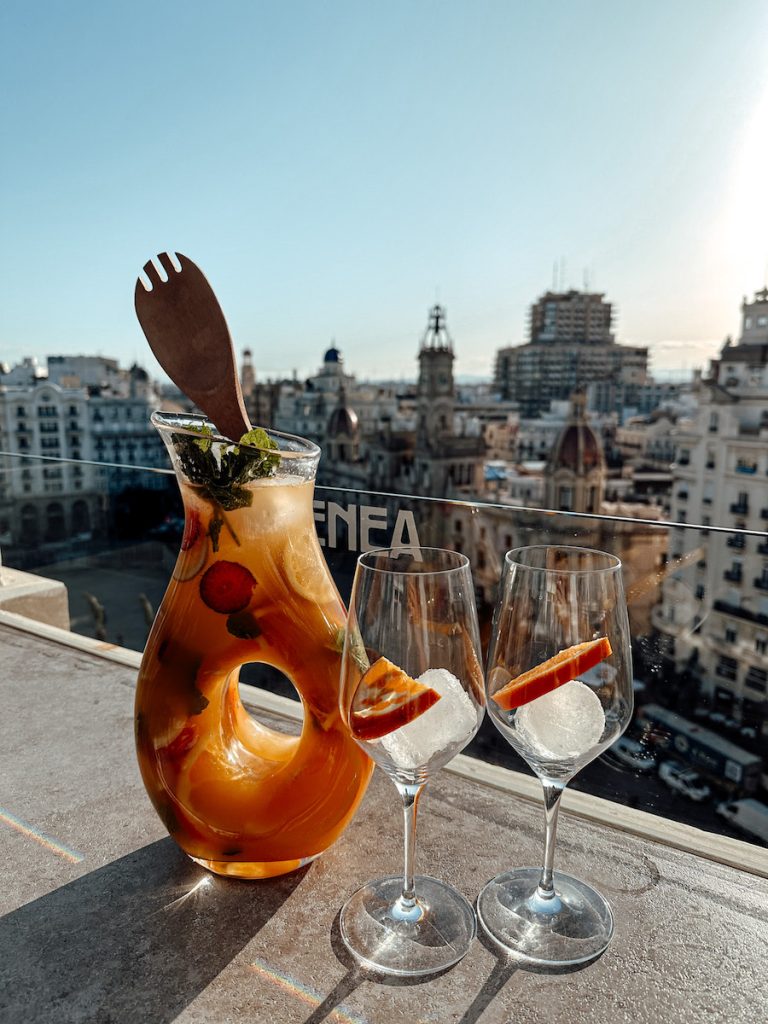 Valencia hotspots: rooftop bar Atenea Sky