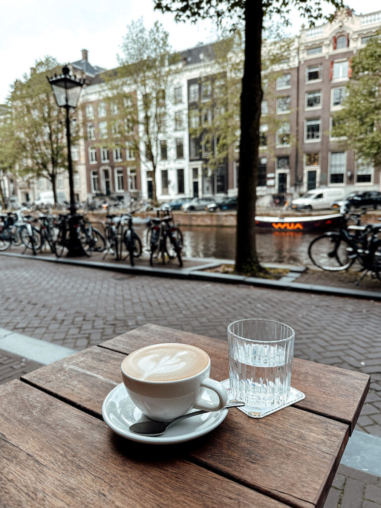 Koffie in Amsterdam bij Lotti's op de Herengracht