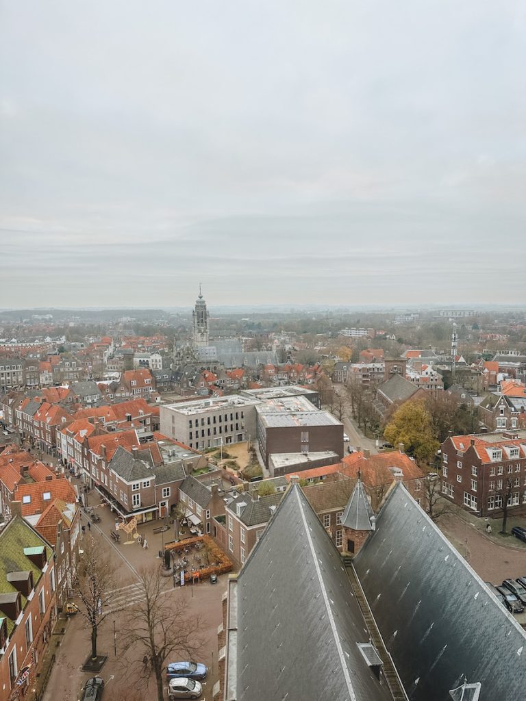 Bewonder het uitzicht vanaf Abdijtoren de Lange Jan in Middelburg